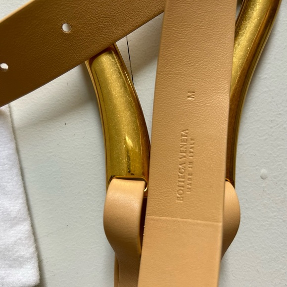 BOTTEGA VENETA beige horseshoe buckle belt. - Picture 9 of 16